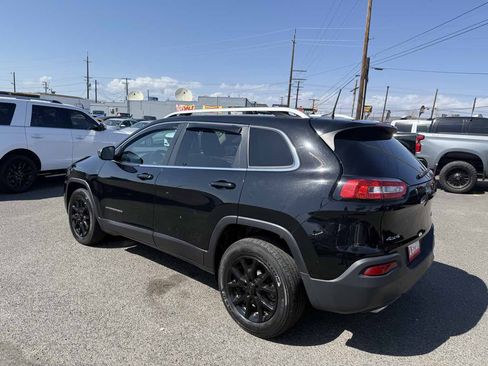 Used 2018 Jeep Cherokee Latitude AWD/4WD image 3