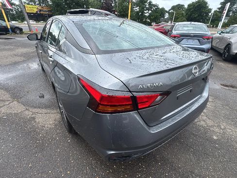 Used 2024 Nissan Altima 2.5 SV FWD image 7