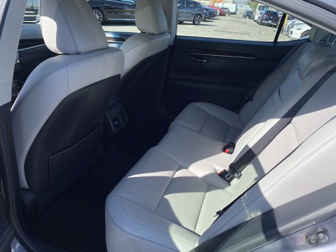 Used 2014 Lexus ES 350 w/ Premium Package FWD image 14