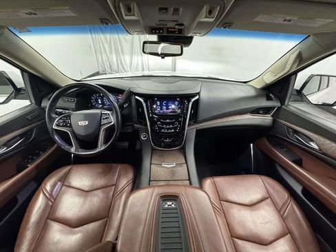 Used 2018 Cadillac Escalade Premium Luxury AWD/4WD image 24