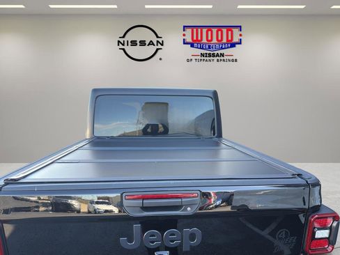 Used 2024 Jeep Gladiator Sport image 2