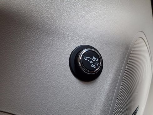 Used 2022 Buick Envision Avenir w/ Safety Package AWD/4WD image 23