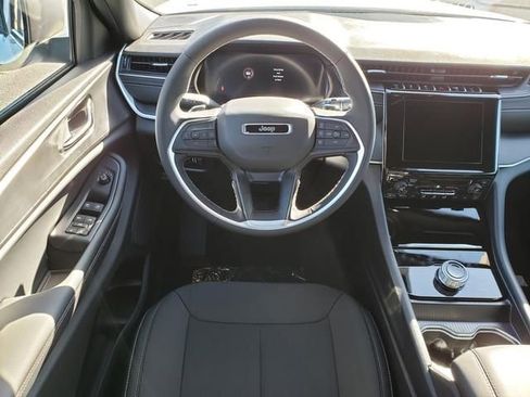 New 2025 Jeep Grand Cherokee L Laredo image 10