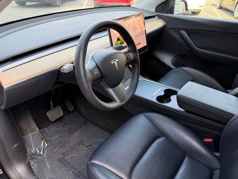 Used 2022 Tesla Model Y Long Range image 24