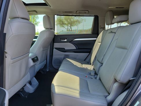 Used 2015 Toyota Highlander XLE image 15