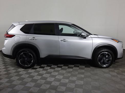 Used 2024 Nissan Rogue SV image 16