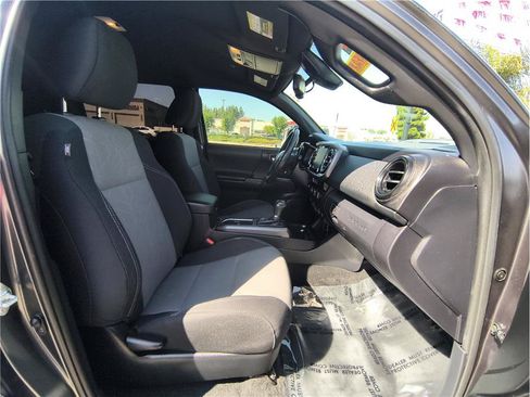 Used 2022 Toyota Tacoma TRD Off-Road w/ Technology Package RWD image 13