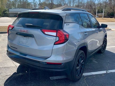 Used 2024 GMC Terrain SLE w/ Driver Convenience Package image 4