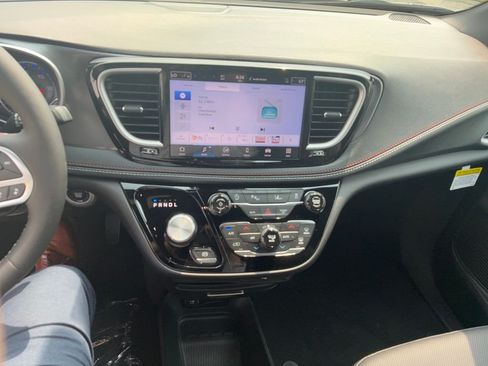 New 2027 Chrysler Pacifica Select AWD/4WD image 11