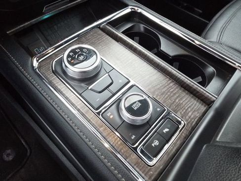 Used 2021 Ford Expedition Limited image 32