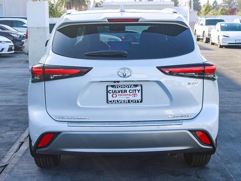 New 2026 Toyota Highlander Platinum AWD/4WD image 8