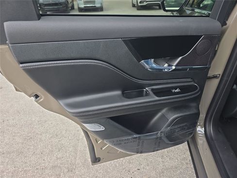 New 2026 Lincoln Corsair Reserve image 9