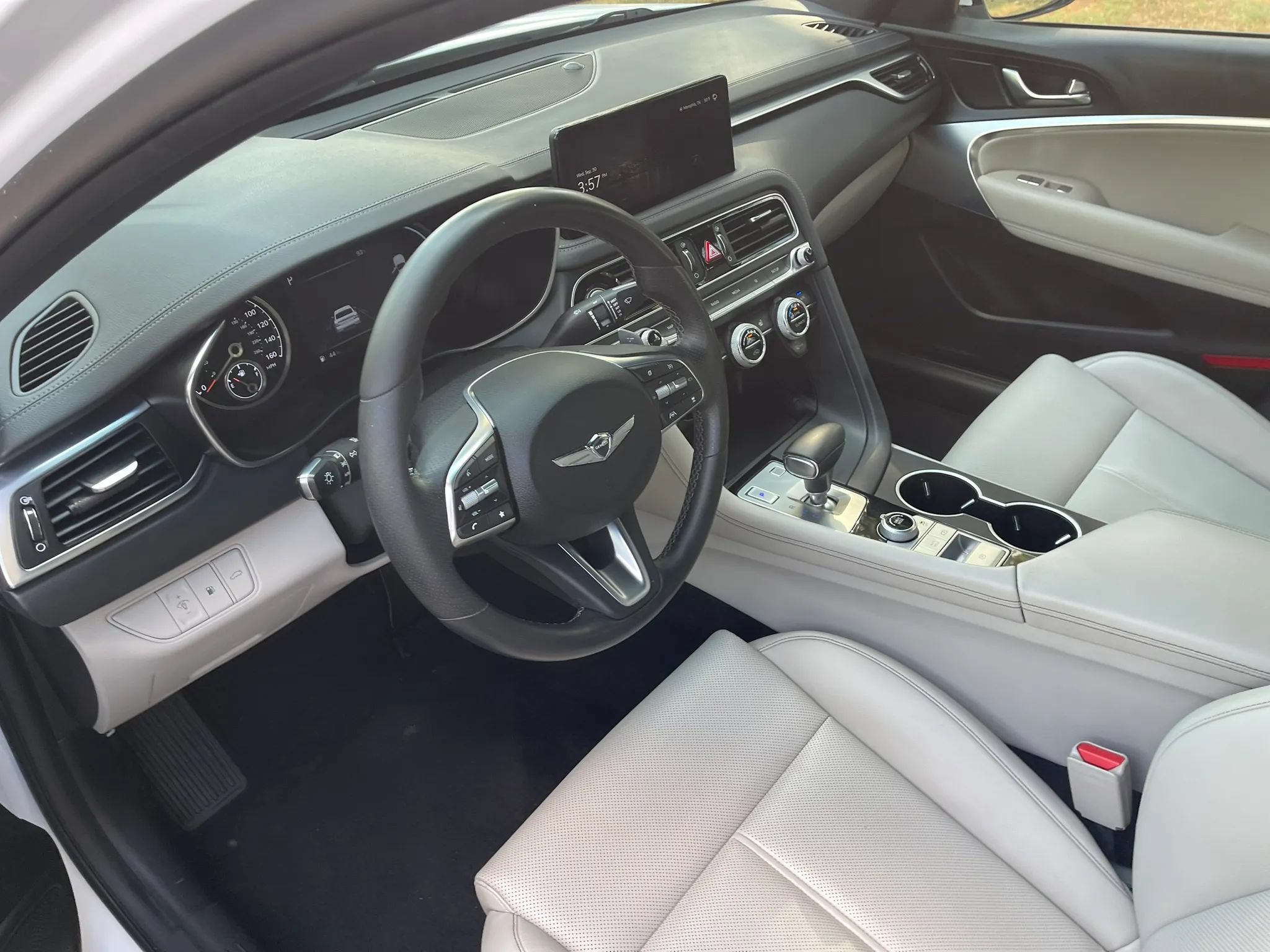 Used 2022 Genesis G70 2.0T RWD image 11