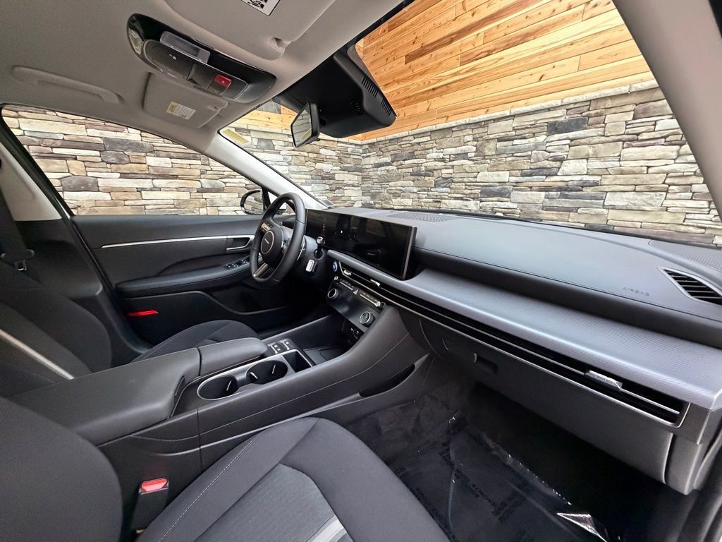 Used 2025 Hyundai Sonata SEL FWD image 13