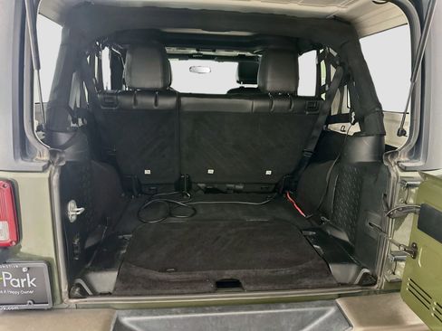 Used 2016 Jeep Wrangler Unlimited Sahara AWD/4WD image 29