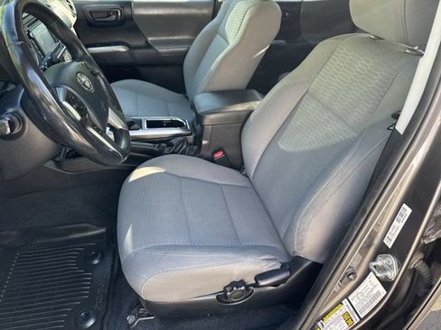 Used 2017 Toyota Tacoma SR5 w/ Tow Package RWD image 10