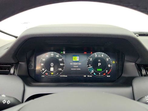 Used 2025 Land Rover Discovery Sport S image 22