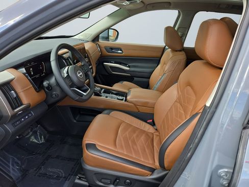 Used 2023 Nissan Pathfinder Platinum w/ Lighting Package (N92) image 9