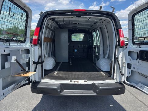 Used 2018 Chevrolet Express 2500 w/ Driver Convenience Package RWD image 9