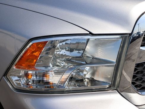 Used 2017 RAM 1500 Classic SLT image 4