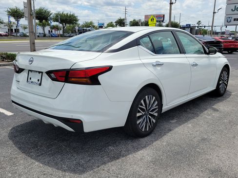 Used 2025 Nissan Altima 2.5 SV FWD image 7