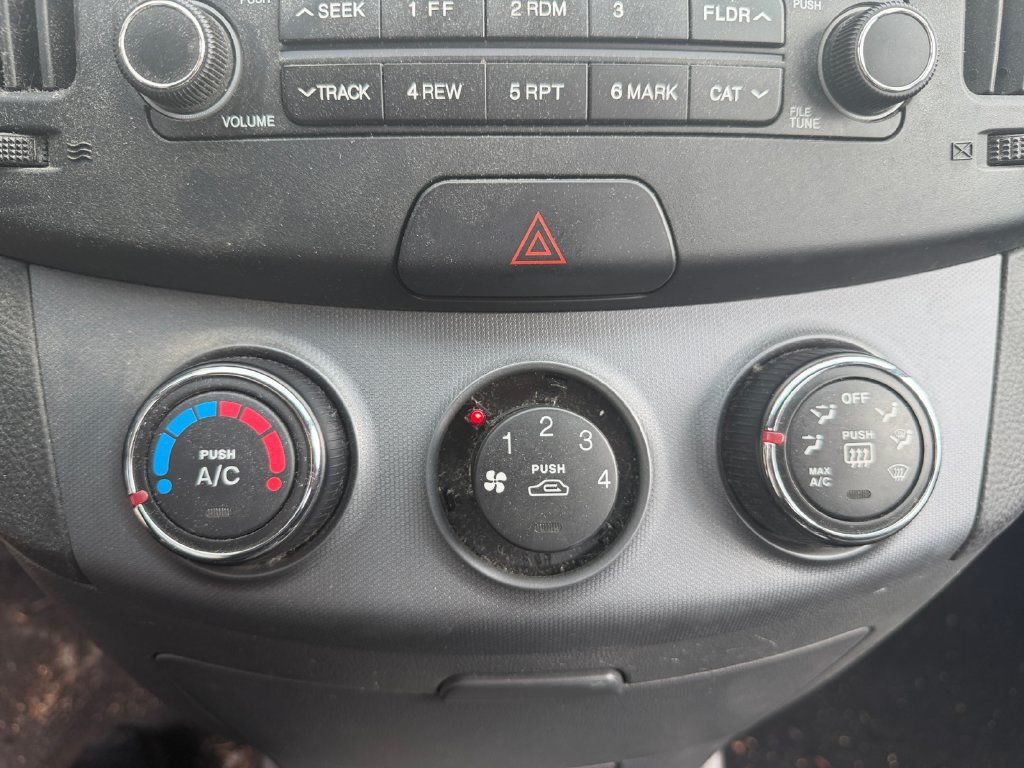 Used 2009 Hyundai Elantra SE FWD image 28