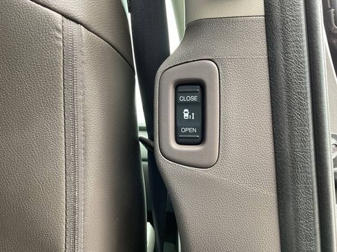 Used 2016 Honda Odyssey EX-L image 41