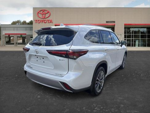 Certified 2025 Toyota Highlander Limited AWD/4WD image 5