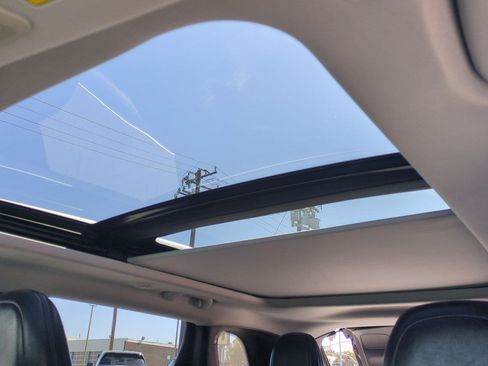 Used 2019 Jeep Cherokee Limited FWD image 19