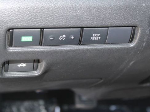 Used 2022 Nissan Sentra SR w/ Electronics Package FWD image 13