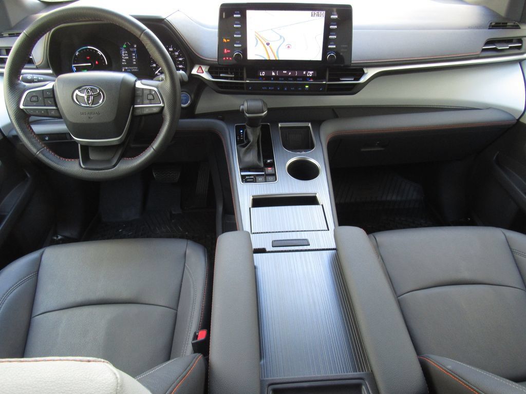 Used 2024 Toyota Sienna XSE AWD/4WD image 35
