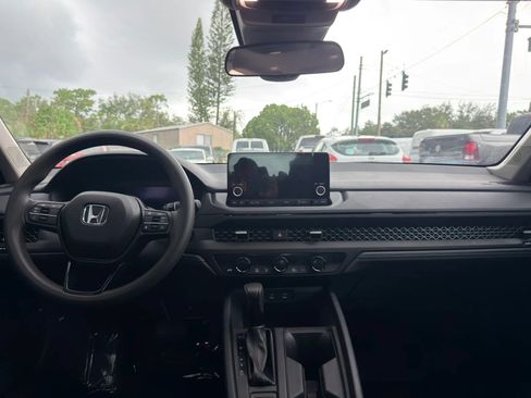 Used 2023 Honda Accord EX image 18