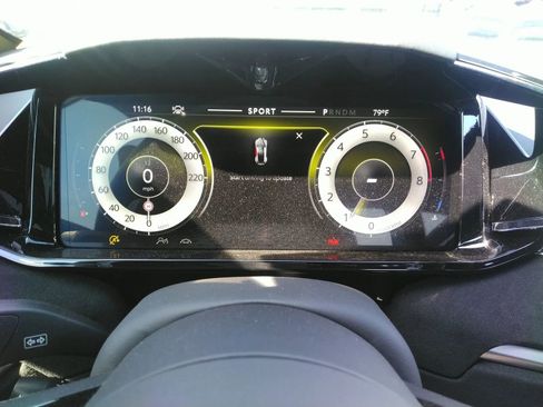 Used 2025 Aston Martin V8 Vantage Coupe RWD image 21