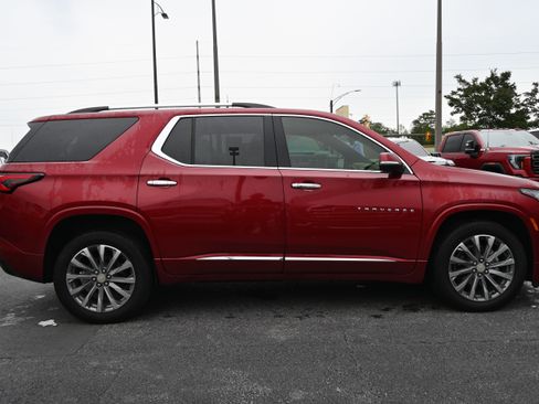 Used 2023 Chevrolet Traverse Premier FWD image 13