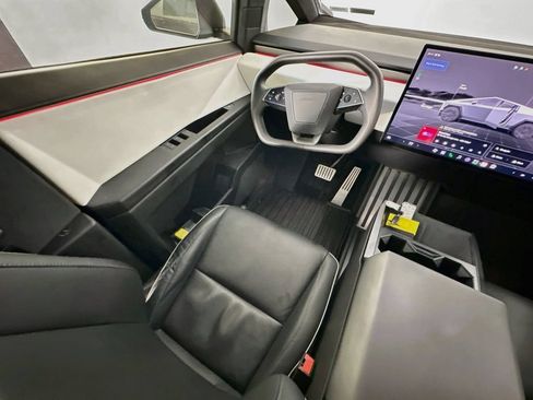 Used 2024 Tesla Cybertruck AWD Crew Cab image 33