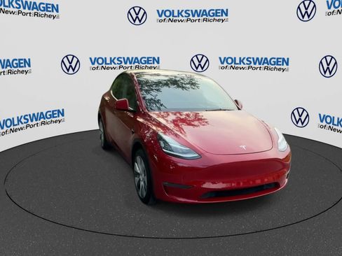 Used 2023 Tesla Model Y Long Range AWD/4WD image 2