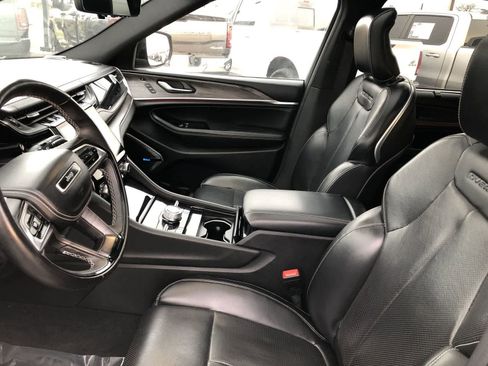 Used 2022 Jeep Grand Cherokee Overland w/ Adv Protech Group III image 12