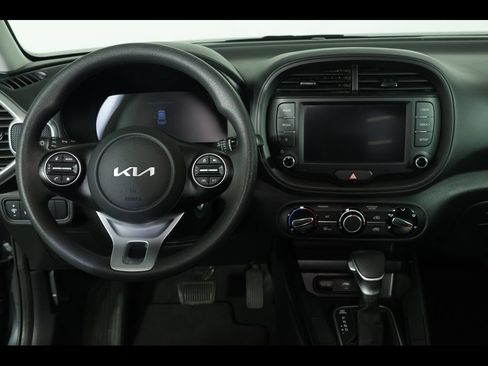Used 2025 Kia Soul LX w/ LX Technology Package FWD image 14