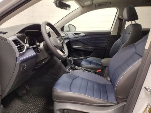 New 2025 Volkswagen Taos SEL image 21