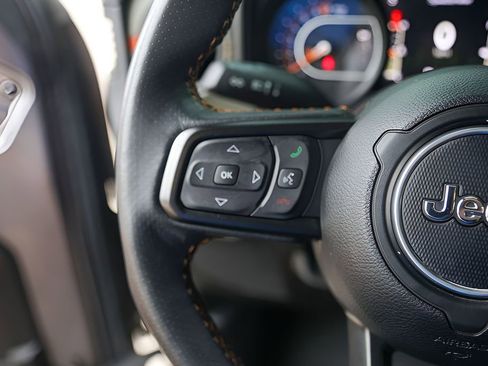 Used 2024 Jeep Gladiator Mojave AWD/4WD image 14