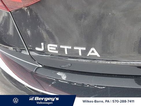 Used 2024 Volkswagen Jetta SE w/ Panoramic Sunroof Package image 32