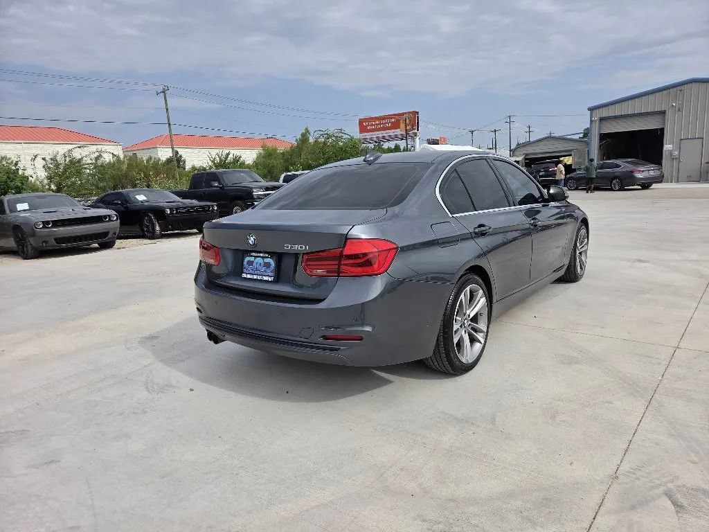 Used 2017 BMW 330i Sedan RWD image 5