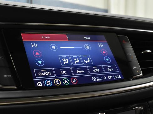 Used 2022 Buick Enclave Avenir image 18