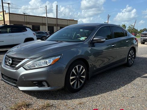 Used 2016 Nissan Altima 2.5 SL w/ 2.5 Technology Package FWD image 3
