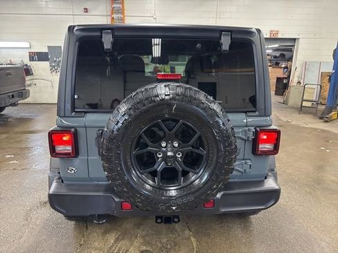 Used 2025 Jeep Wrangler Sport AWD/4WD image 5