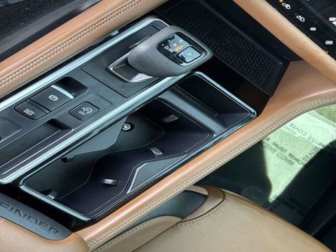 Used 2024 Nissan Pathfinder Platinum w/ Black Appearance Package image 26