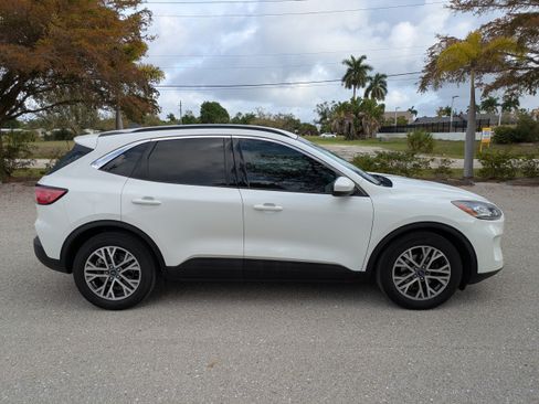Used 2022 Ford Escape SEL FWD image 3