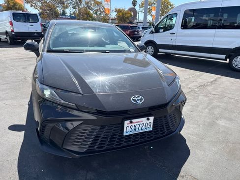 Used 2025 Toyota Camry SE FWD image 5