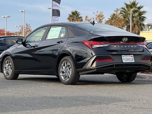 Used 2024 Hyundai Elantra SEL image 6