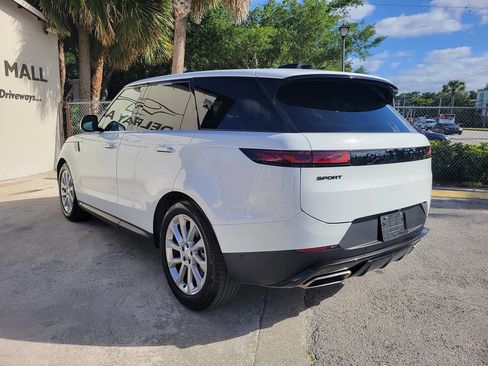 Used 2025 Land Rover Range Rover Sport SE image 7